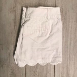 LOFT WHITE “THE RIVIERA SHORT” SCALLOPED SHORTS